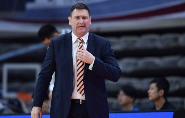 不服氣？輸給浙江后，福建男籃主帥發(fā)言惹爭議，球迷：學習許利民