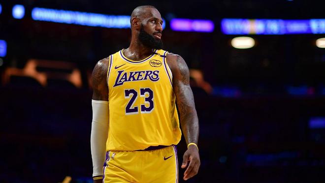 NBA传闻：勒布朗·詹姆斯与湖人队“从未讨论过”交易和买断
