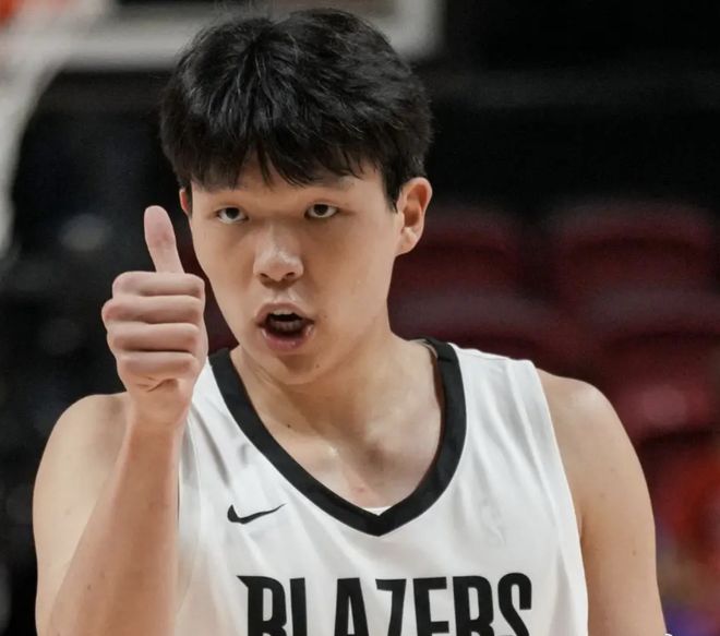 莱昂纳德中国行，还带上杨瀚森！小杨有大哥了，在NBA小卡罩着他