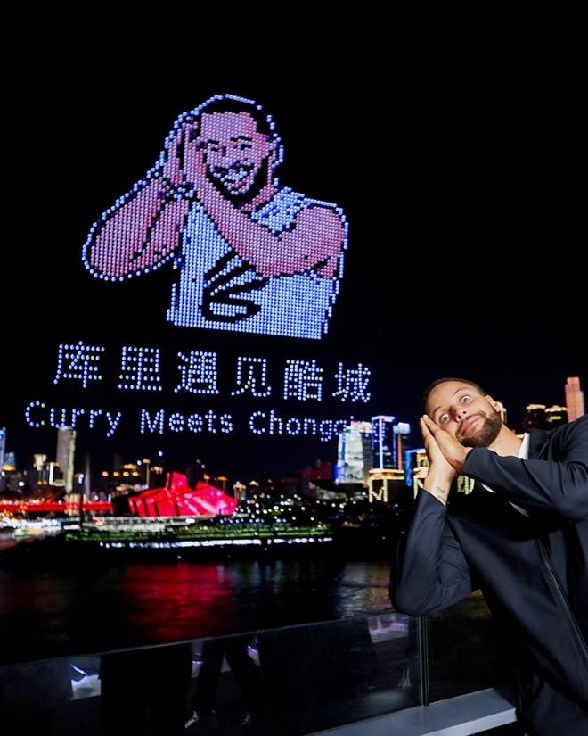 库里晒照称赞在重庆的中国行首日活动体验：重庆，你太棒了！