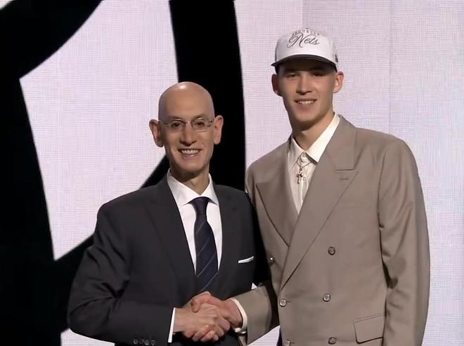 2025NBA选秀大会：篮网队第8顺位选中杨百翰大学后卫叶戈尔-德明