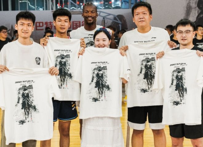 巴特勒更新社媒分享中国行图集：来自武汉的满满爱意