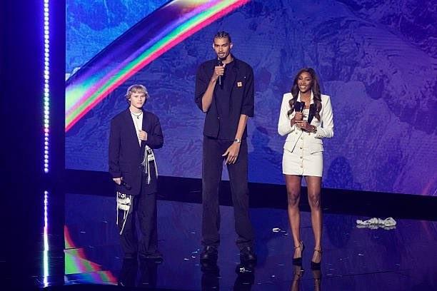 新宠！NBA新转播商NBC将为文班拍纪录片 目标将其塑造为文化偶像