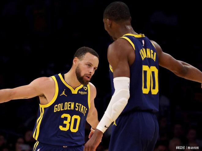 17分+9板+6助!湖人赛前肯定没想到,库明加竟然会打团队篮球了