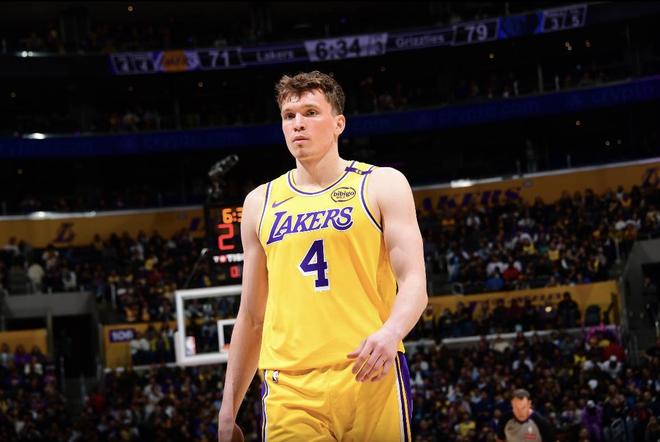 克内克特：对位斯玛特若能得分，比赛碰到任何人都有自信