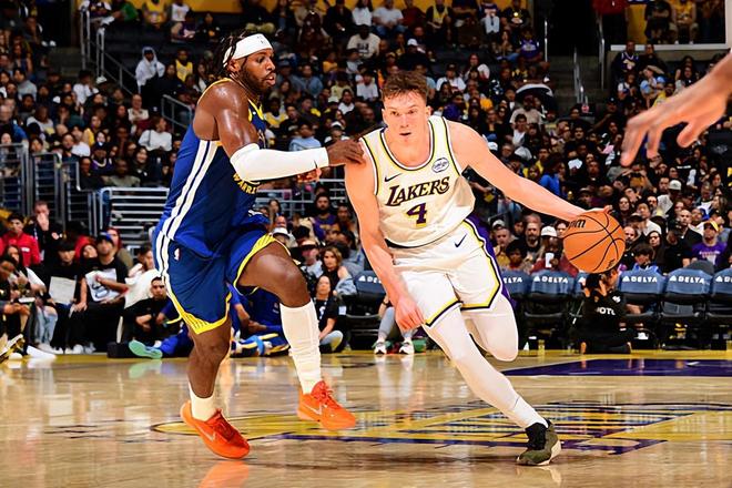 在经历了两场惨不忍睹的表现后，湖人首轮秀总算是正常发挥了一次