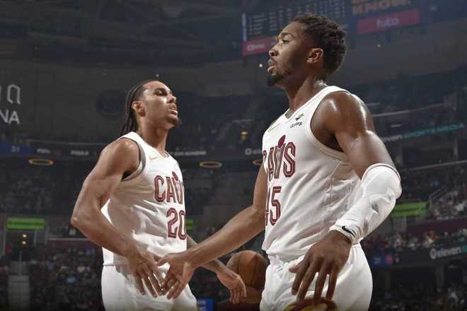 终获首胜!骑士6人上双大胜活塞终结3连败 米切尔17分6犯规