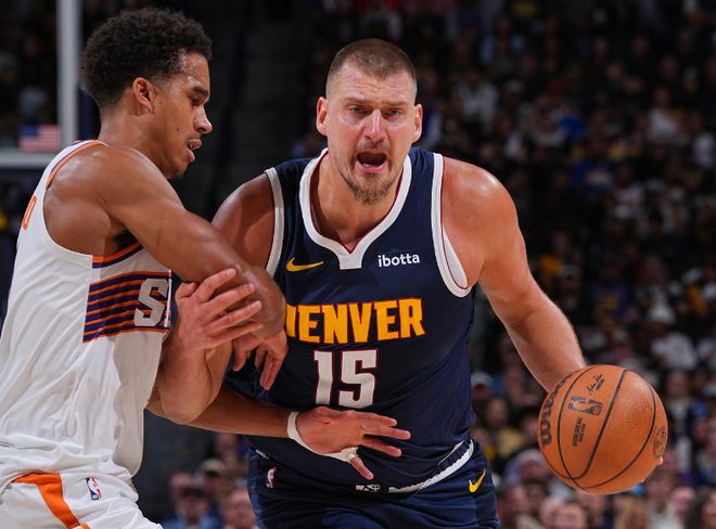 约基奇14+14+15连场三双！掘金7人上双大胜太阳 布克31+7