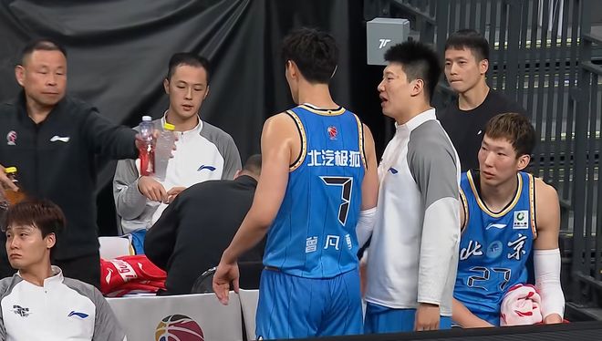 CBA再無(wú)全勝球隊(duì)！廣東31分慘敗北京，最新積分榜：衛(wèi)冕冠軍登頂