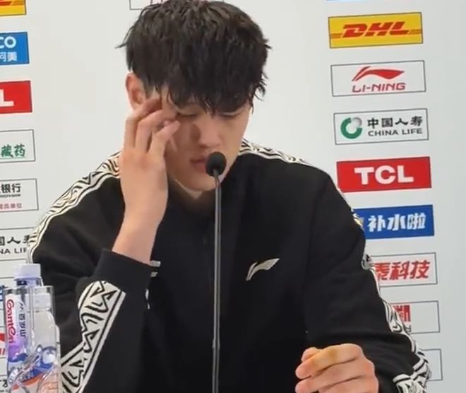 勝廣東發(fā)布會(huì)！曾凡博多次點(diǎn)出服從安排，喊話下場對(duì)廣廈尊重對(duì)手