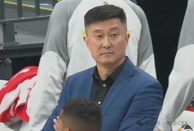 廣東男籃31分慘敗，北京男籃大勝，曾凡博賽季首秀18分，徐杰重傷