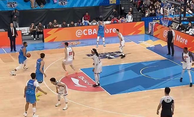 廣東被北京胖揍！胡明軒送溫暖 徐杰受傷離場(chǎng) 薩姆納強(qiáng)勢(shì)輸出