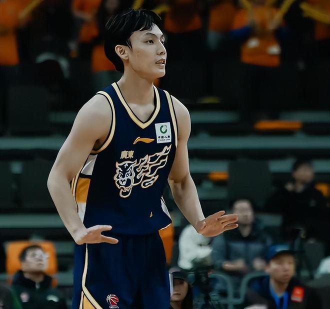 看了王洪澤不敢投籃被杜鋒罵哭的名場面，才發(fā)現(xiàn)，阿旺到底強(qiáng)在哪