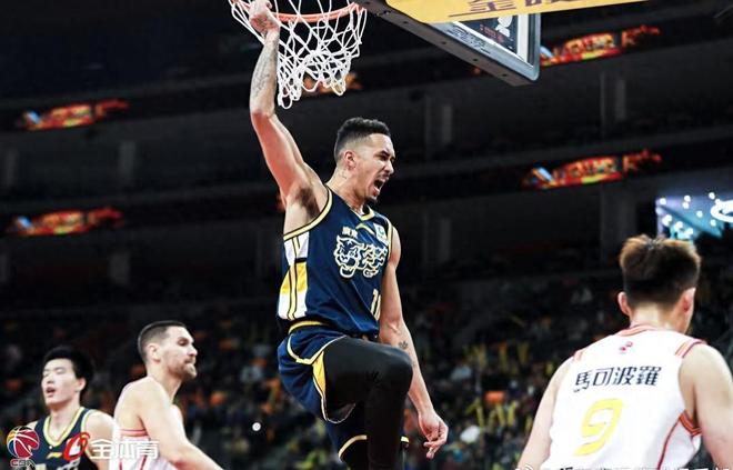 深夜12點(diǎn)！抖音體育公開向廣東隊(duì)道歉，解說員用詞不當(dāng)遭終止解說