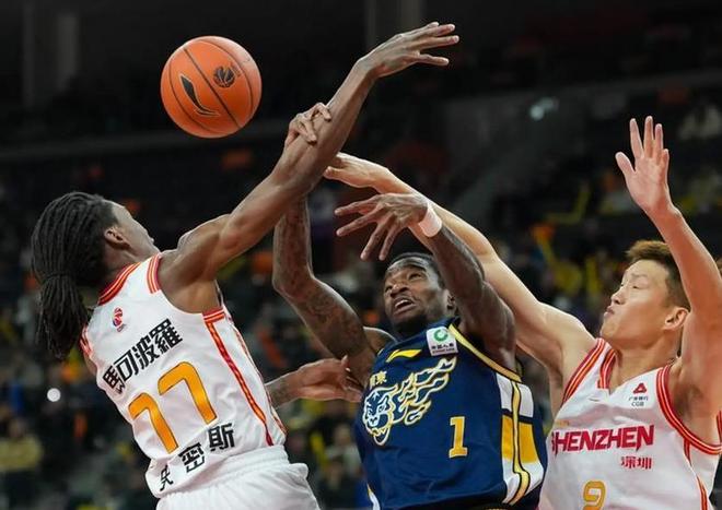 CBA鬧笑話！業(yè)余平臺+業(yè)余解說嬉笑嘲諷球迷 中國籃球丟面子