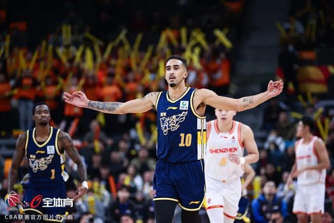 對攻大戰(zhàn)！華南虎110-105贏下“廣東德比”