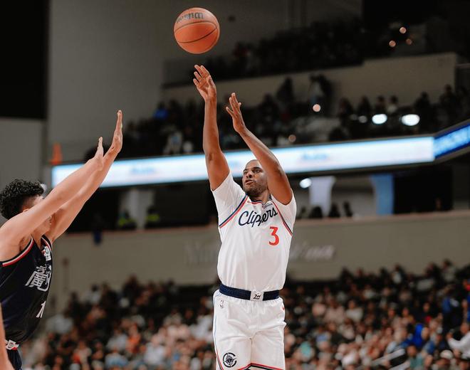 哈登首秀惊艳，快船47分大胜广州！这一战，我不得不承认4个事实