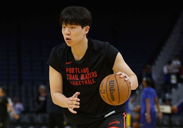 博班:我曾看好瀚森高于第16位被选中 小伙子太惊艳还有提升空间