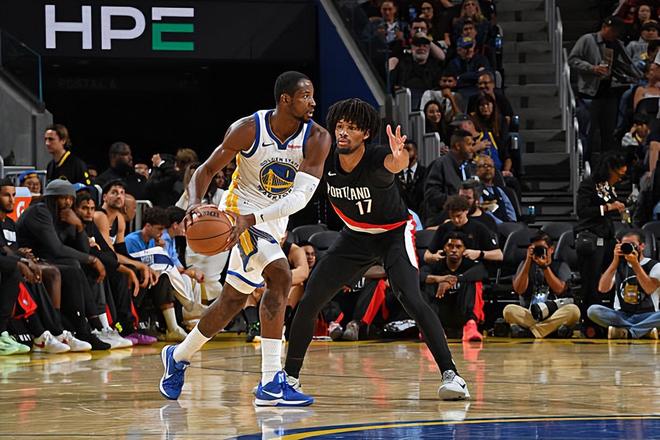 两场比赛状态判若两人！拿到新合同的勇士锋线新星也太不稳定了吧