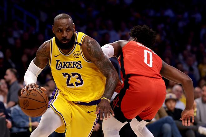 Shams：詹姆斯大约在七月末受伤，今夏有一个多月不能训练