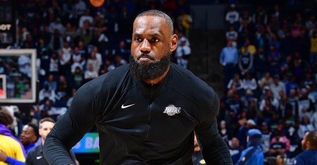 Shams:詹姆斯首次参与5V5对抗训练 为复出首秀做准备