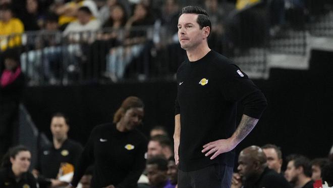 湖人主帅雷迪克谈在训练营和季前赛中,发挥关键作用的无名英雄们