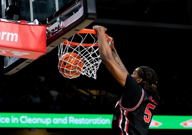 勇士签下前休斯顿大学替补中锋，他在夏季联赛中的表现颇具亮点？