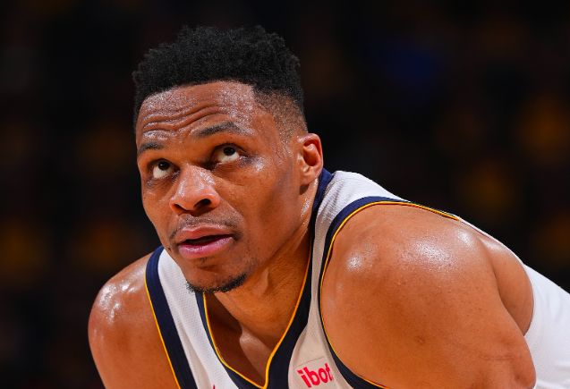 一夜2签2裁达成!威少加盟国王,詹姆斯伤情不乐观,快船又变阵