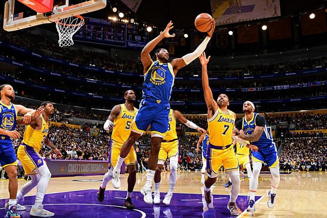 又能得分又能组织！勇士锋线新星首战面对湖人的表现也太惊艳了？