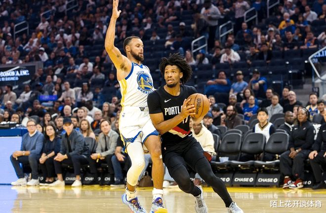 杨瀚森4分4板1助，开拓者遭遇21分大逆转，勇士逆转暴露争冠顽疾