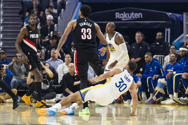 杨瀚森首秀遭遇6犯，库里表现亮眼，库明加备受质疑！