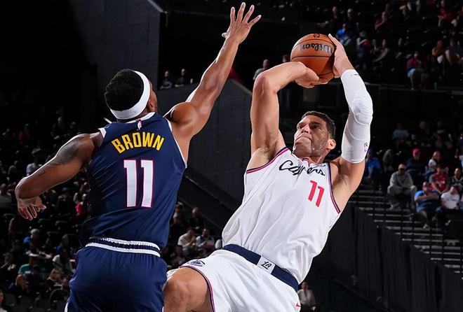 伦纳德：洛佩斯能够丰富快船的打法，我们需要能调节气氛的老将