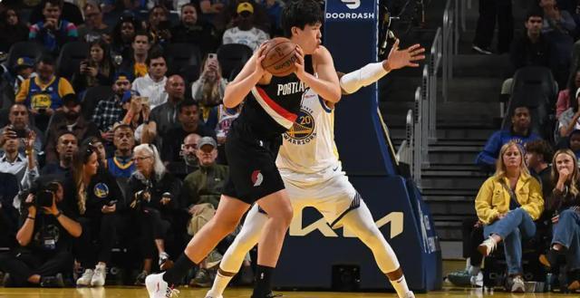 4分4失误6犯规！杨瀚森首秀交学费 攻防皆被爆