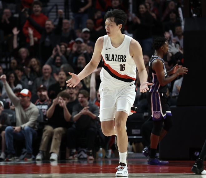 再战勇士,杨瀚森半场轰4+6超之前全场!戏耍霍福德+单防库里复仇