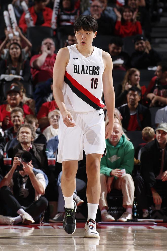 队记:杨瀚森进攻以外防守站位比较清晰,护框也做得不错