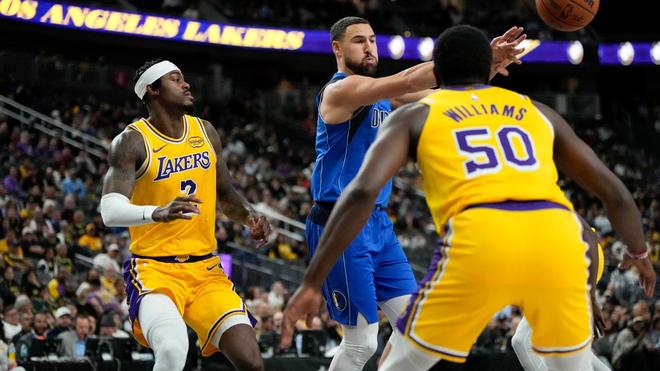 坏消息，湖人队贾里德·范德比尔特因左股四头肌挫伤退出季前赛