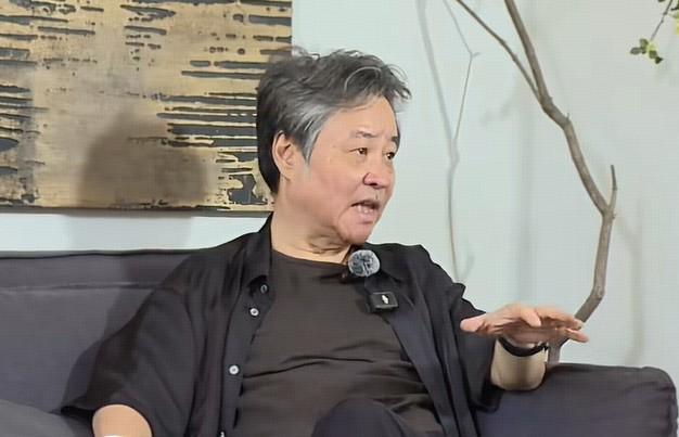 余华：我是詹姆斯的忠实粉丝；库里的打法改变了篮球