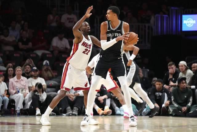 无缘13分逆转！东部劲旅遭3连败：新星爆砍29+12，快船旧将18分