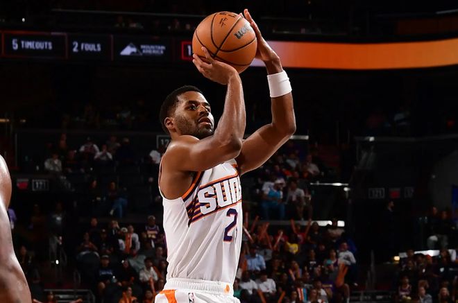 面对湖人狂砍35+7+9，太阳没有理由不留下这位后场新星吧？