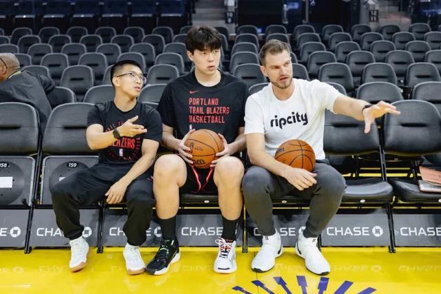 犯满离场！杨瀚森NBA季前赛首秀贡献4分4篮板