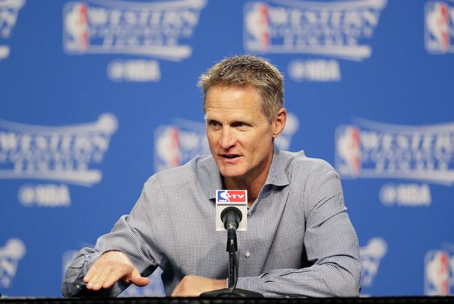 科尔:2016年圣诞大战批评了库里,当天就后悔&次日登门道歉