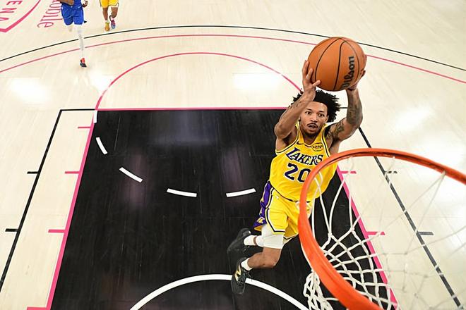 适得其反的效果!湖人竟然任由后场新援在最后一节各种瞎打?