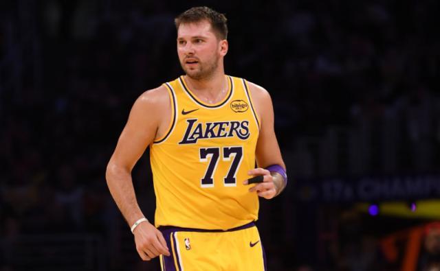 东契奇左手手指扭伤+左小腿挫伤 至少缺阵一周