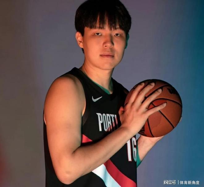 去TMD的篮球梦！4+4+4！首秀杨瀚森6犯离场