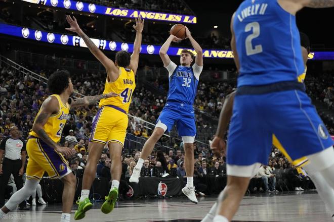 湖人也有库里！文森特杀疯了！弗拉格致命缺点暴露，浓眉手下留情