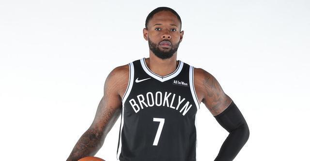 篮网官方：海史密斯半月板手术后出现右膝肿胀 将在八周后复查