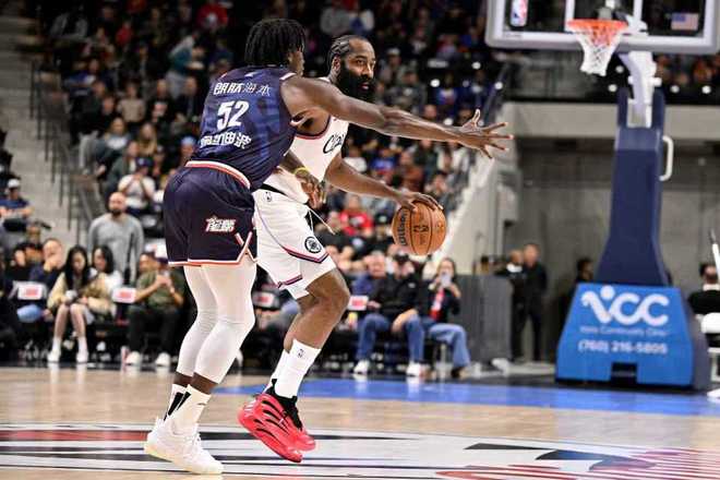 保罗首秀15+6，快船47分狂胜广州龙狮！小卡18分哈登9助半场打卡