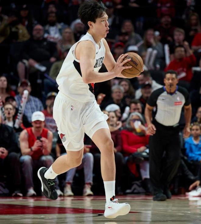 9分6板1助1帽！这一战：你得承认杨瀚森这3大事实！