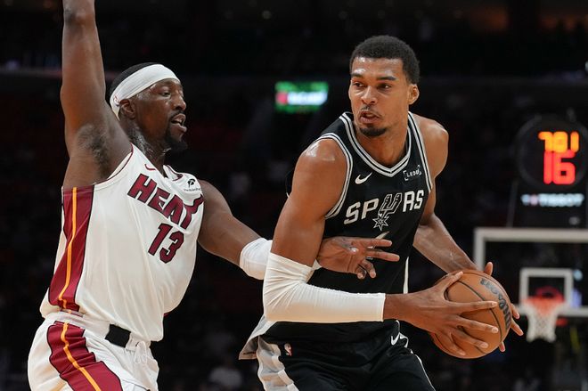 季前赛-马刺险胜热火文班亚马10+4+5遭隔扣 韦尔29+12