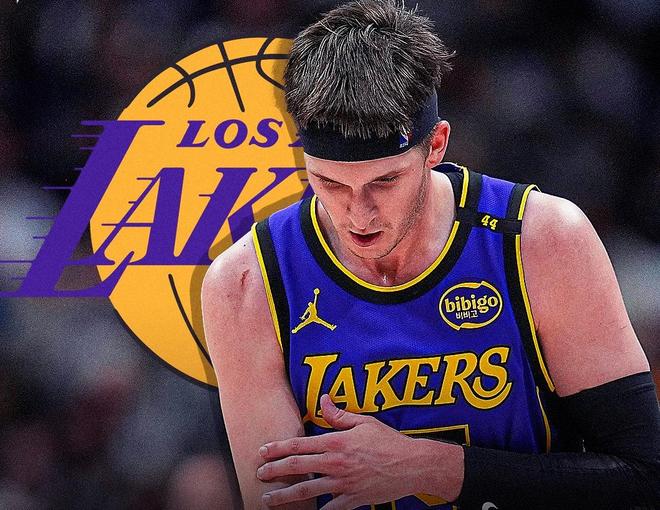 雷迪克：里夫斯的小腿被膝盖撞了一下，目前状况良好